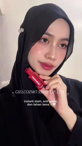 Instant stain, zero transfer. GIELCOZMO, langsung fresh dalam 1 swipe ✨💋 #liptint #gielcozmo #fresh @Gielcozmo 