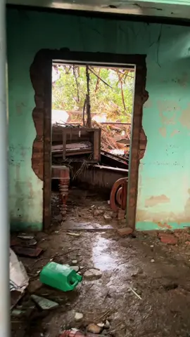 Xót quá ạ . Bà con tại thôn Mỹ Điền xã Hoà thịnh huyện Tây Hoà tỉnh Phú Yên . Vẫn còn đang rất cần sự giúp đỡ từ các đoàn ạ . Người dân cần lương thực như gạo , chăn mền , đèn , … các đoàn có đến PY thì chịu khó đi vào trong xa tý ạ  #lũlụt #phuýen78 