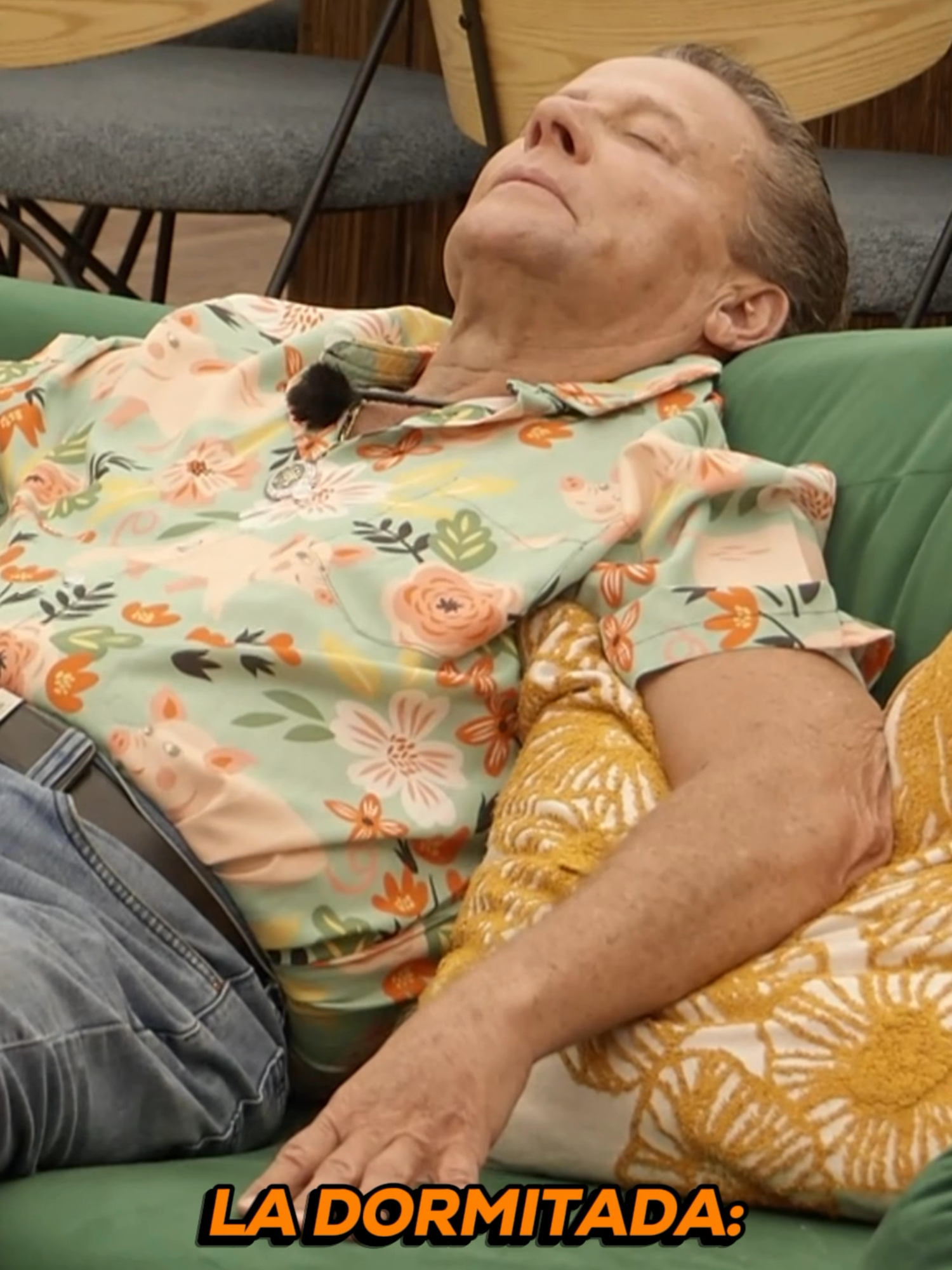 “No duermo, solo dormito”, así es como descansa mi granjero #AlfredoAdame. 💤😴👨🏻‍🌾 Lunes a viernes 9:00 p.m. por #AztecaUNO Domingo La Gala 8:00 p.m. por Azteca UNO. 🌾 Transmisión 24/7 en #DisneyPlus experiencia completa.