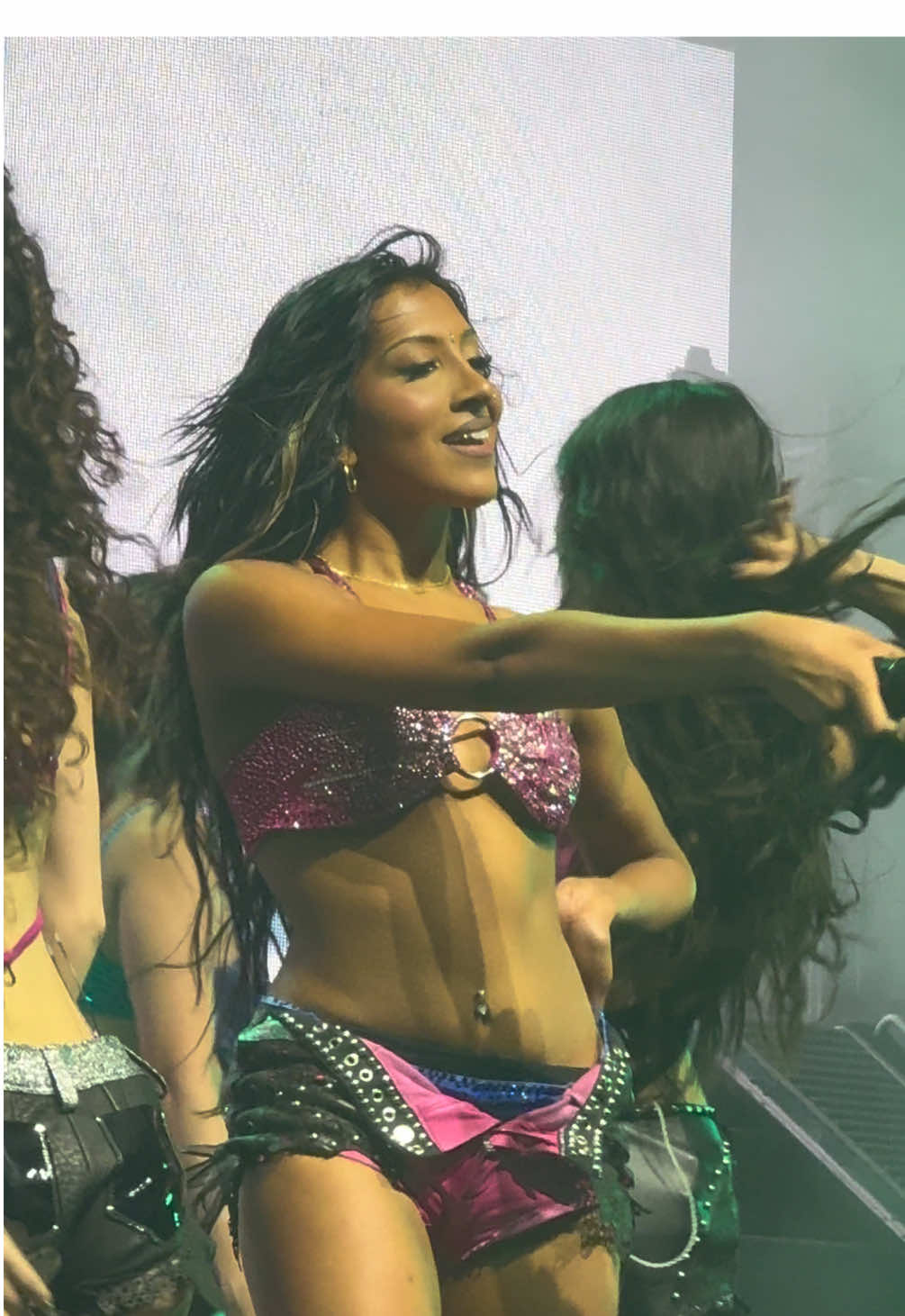 I LIVED MY WHOLE LIFE FOR THIS MOMENT @KATSEYE #gnarly #lararaj #yoonchae 