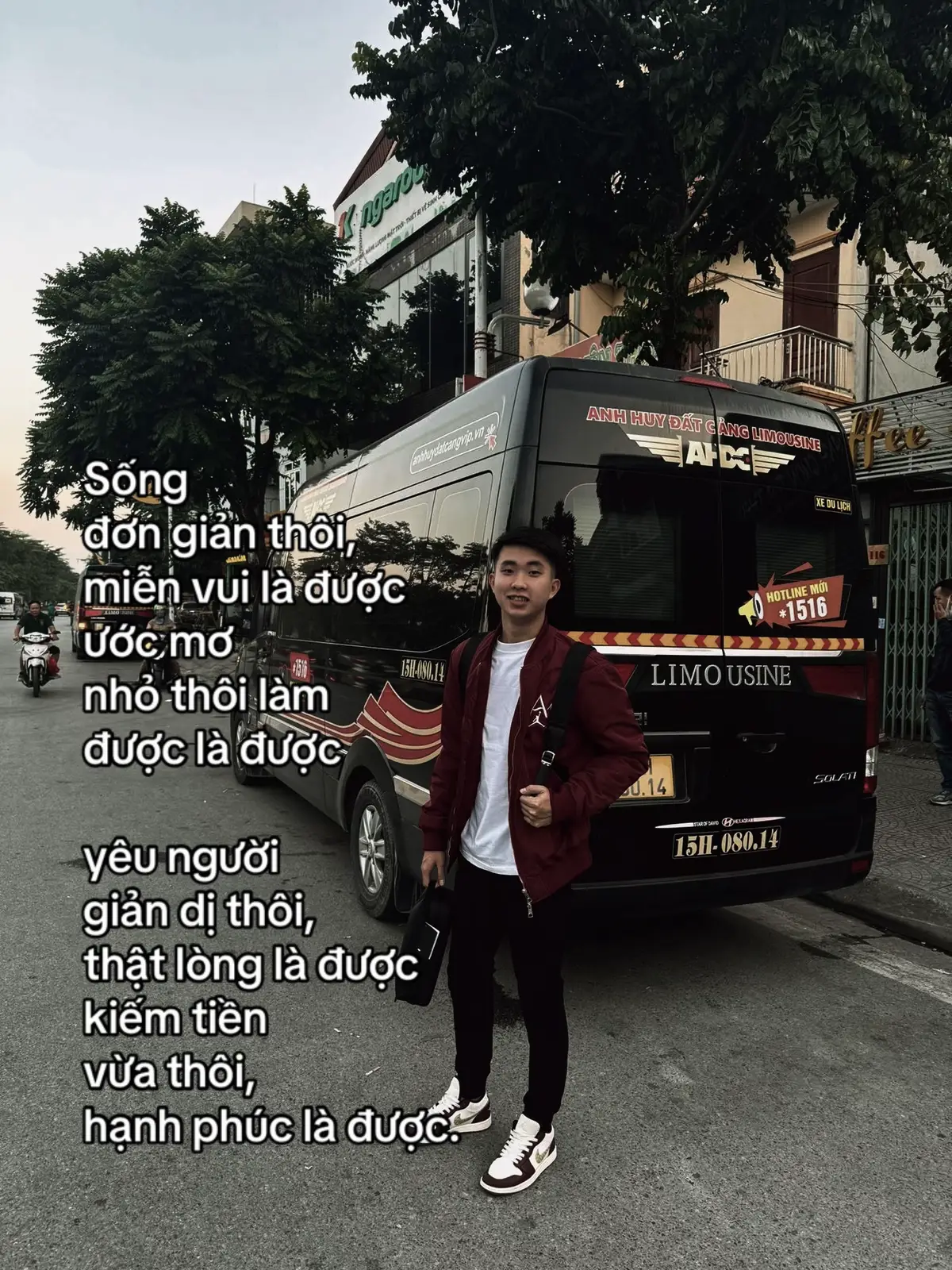 sống đơn giản thôi, miễn vui là được Ước mơ nhỏ thôi làm được là được Yêu người giản dị thôi, thật lòng là được Kiếm tiền vừa thôi, hạnh phúc là được#hoangtuchande #tamtrang #viral #xuhuongtiktok 