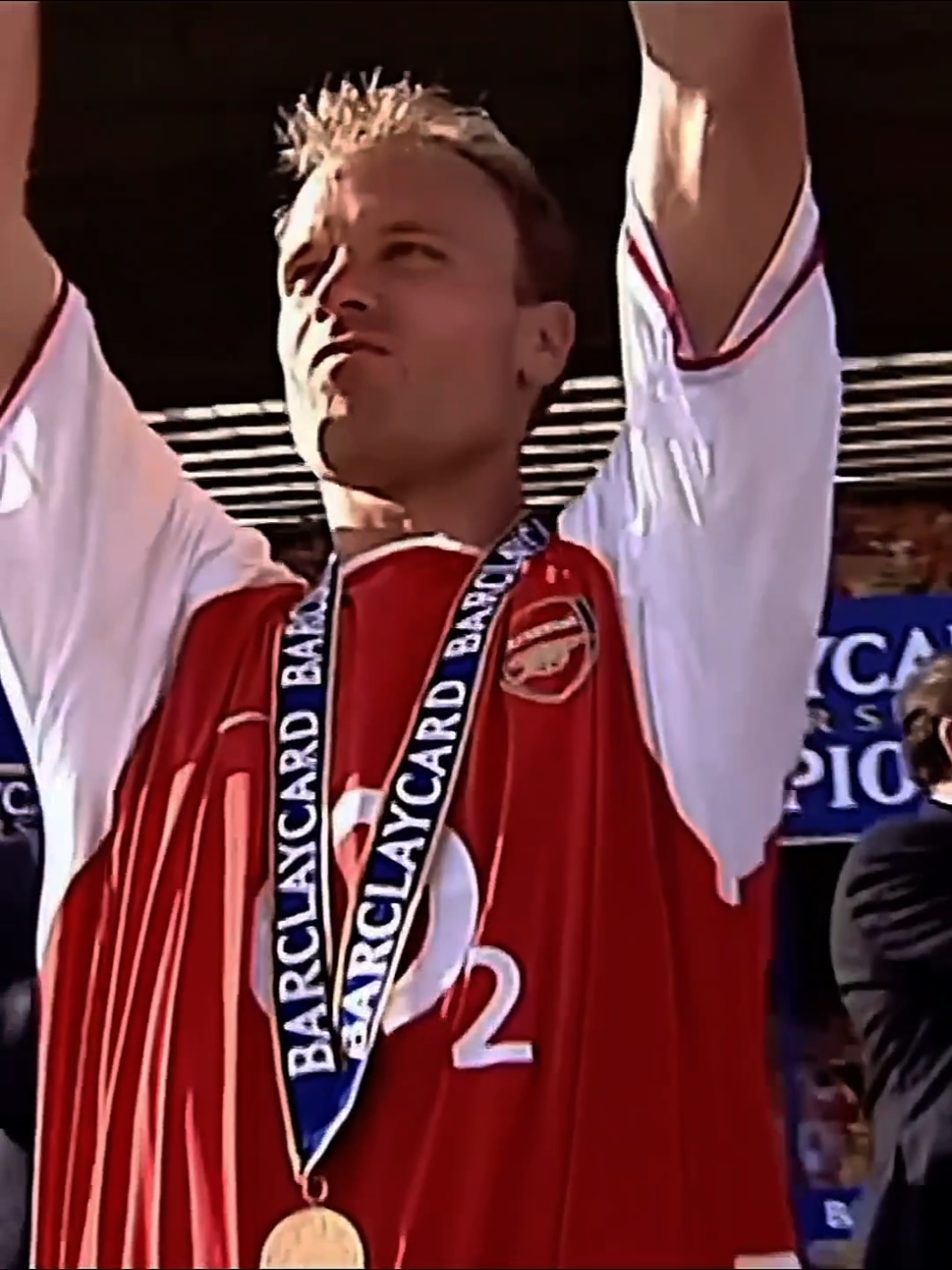 Dennis Bergkamp người Hà Lan không bay cùng với kỉ năng first-touch đã đi vào huyền thoại #bergkamp #arsenal #football #bongda #xyzabc 