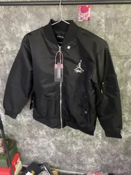 mẫu khoác gió Jordan trần bông này vẫn đẹp ghê😍 #oderquangchau #tranthucstore #jordan #xuhuong #viral 