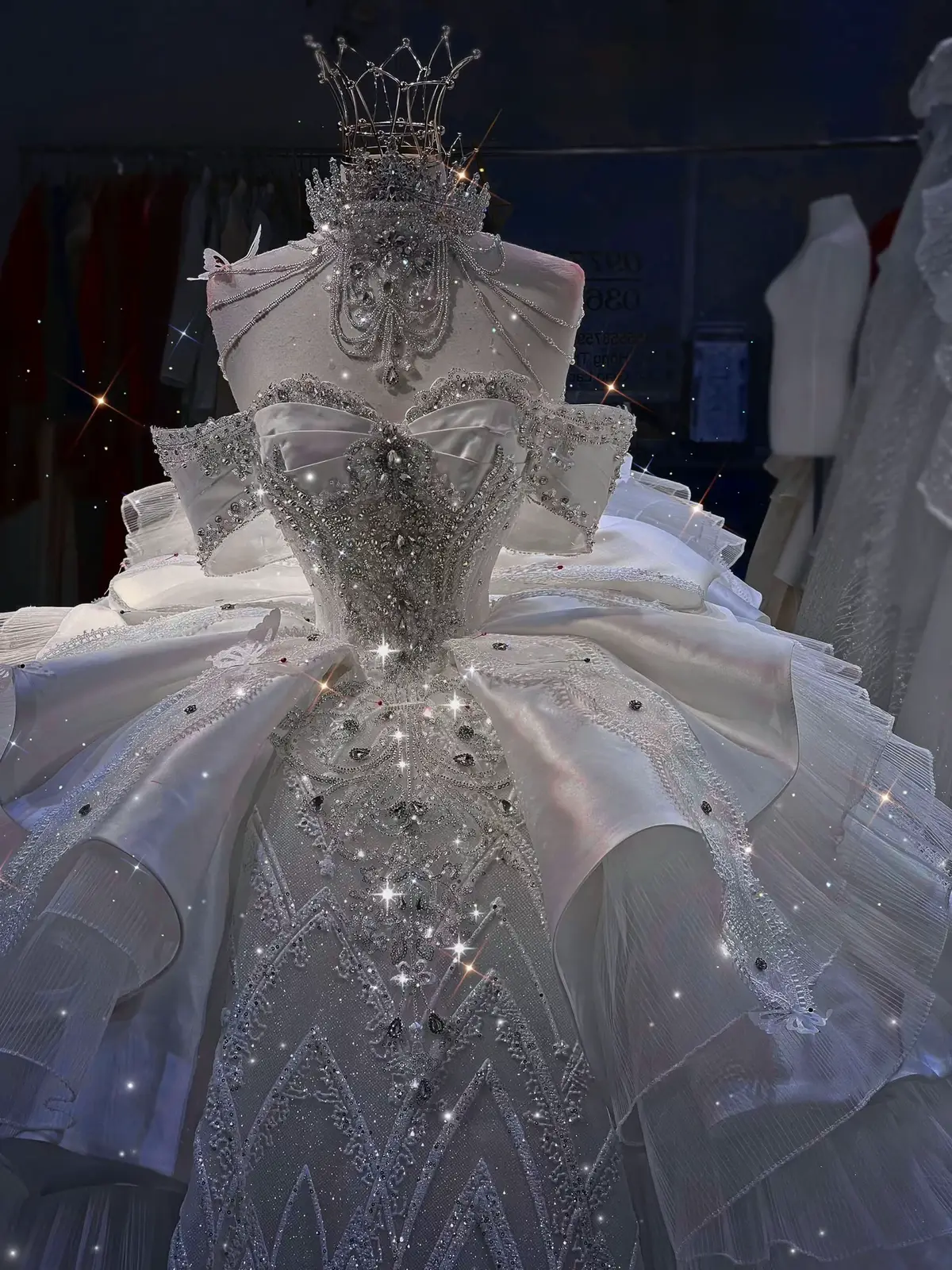 Sẵn bản phân khúc tầm trung cho dâu nhé #weddingdress #váy_đi_bàn_cô_dâu #đámcướimiềntây #váycưới #đámcướimiềntây 