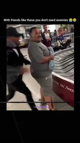 ya Allah tidak tega melihat beliau kehilangan rumahnya, amankanlah Lumajangku.. semoga segera selesai erupsi semeru.. #praylumajang #semeru #erupsisemeruhariini