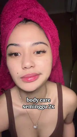di gosok kesemua part badan haha biar bersih🙇‍♀️