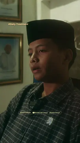 Sebuah pesan untuk hati yang sering merasa “tertinggal”. Sebuah pengingat untuk diri yang diam-diam lelah mengejar ritme orang lain. Video ini adalah tentang menerima bahwa kita semua punya waktu masing-masing. Bahwa tidak ada jalan yang benar-benar lambat… hanya jalan yang sedang Allah atur dengan penuh kasih. Dan bahwa bertahan—meski pelan—sudah cukup untuk disebut kuat. Tonton Selengkapnya di Youtube Pondok HM Lirboyo   Semoga Bermanfaat dan Barokah. Amin.  ------------------------------------ Kontak & Informasi : https://lynk.id/pphm_lirboyo #lirboyo #pondoklirboyo #pondokhmlirboyo #santri #santrilirboyo  
