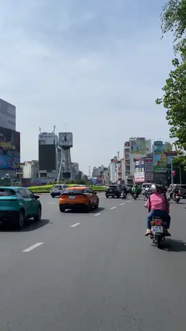 Ngã tư ĐIỆN BIÊN PHỦ - ĐINH TIÊN HOÀNG chúng tay quay đầu tại giao lộ này nhớ chú ý đèn tín hiệu giao thông dành cho quay đầu nhé #Kenhgiaothong