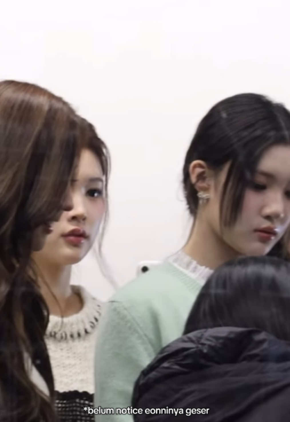 Ngga bisa jauh dari eonninya🤏🏻  #hearts2hearts #CARMEN #A_NA #h2h #bighandz 