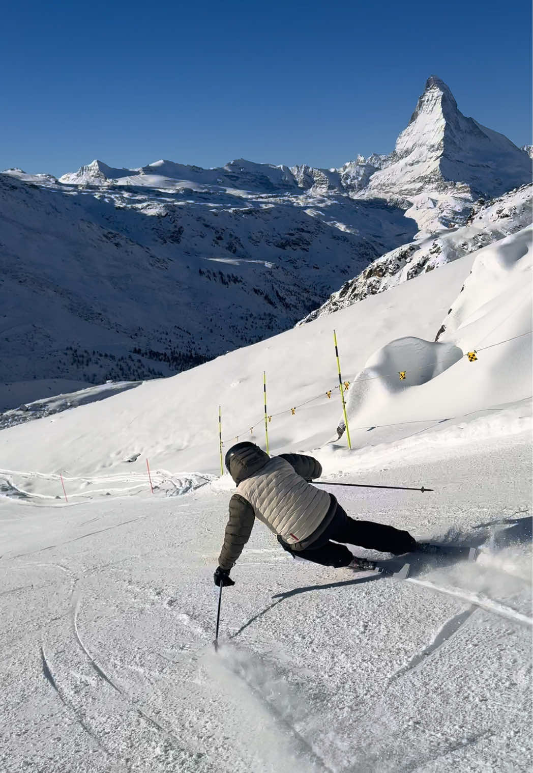 Cause every turn counts! @Nathan Taugwalder ripping down swiss slopes on the SL WORLD CUP. #letsgoskiing  #thevandeerredbullway