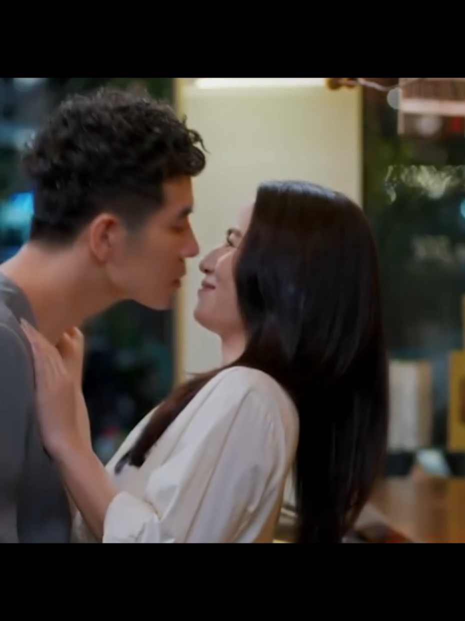 Dũng trao Ngân nụ hôn ngọt ngào #giongangkhoangtroixanh #viethoa #phungduchieu 