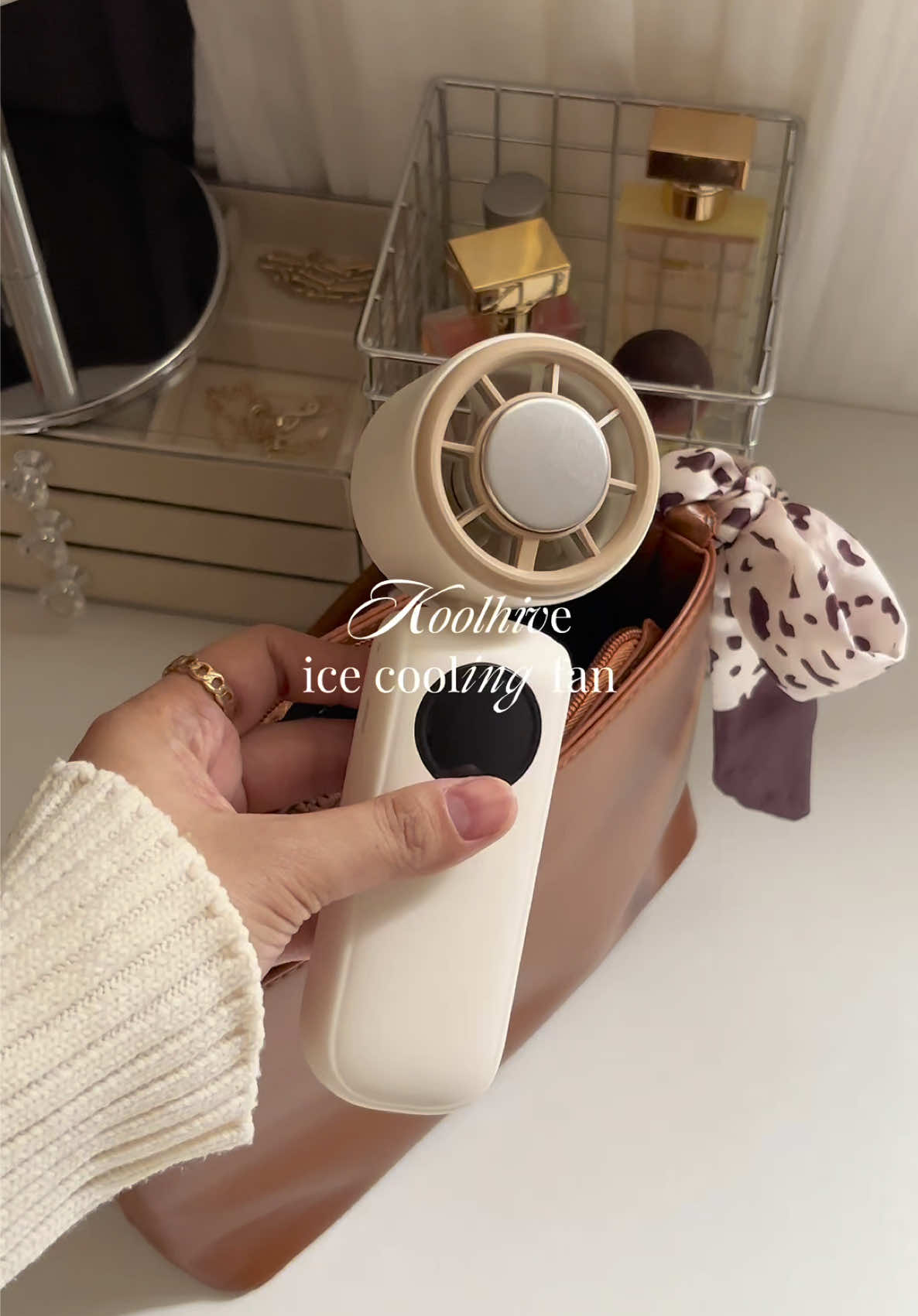 Stay refreshed at work, school, or anywhere you go. #portablefan #turbofan #coolingfan #koolhivefan #fyp @PH KOOLHIVE 