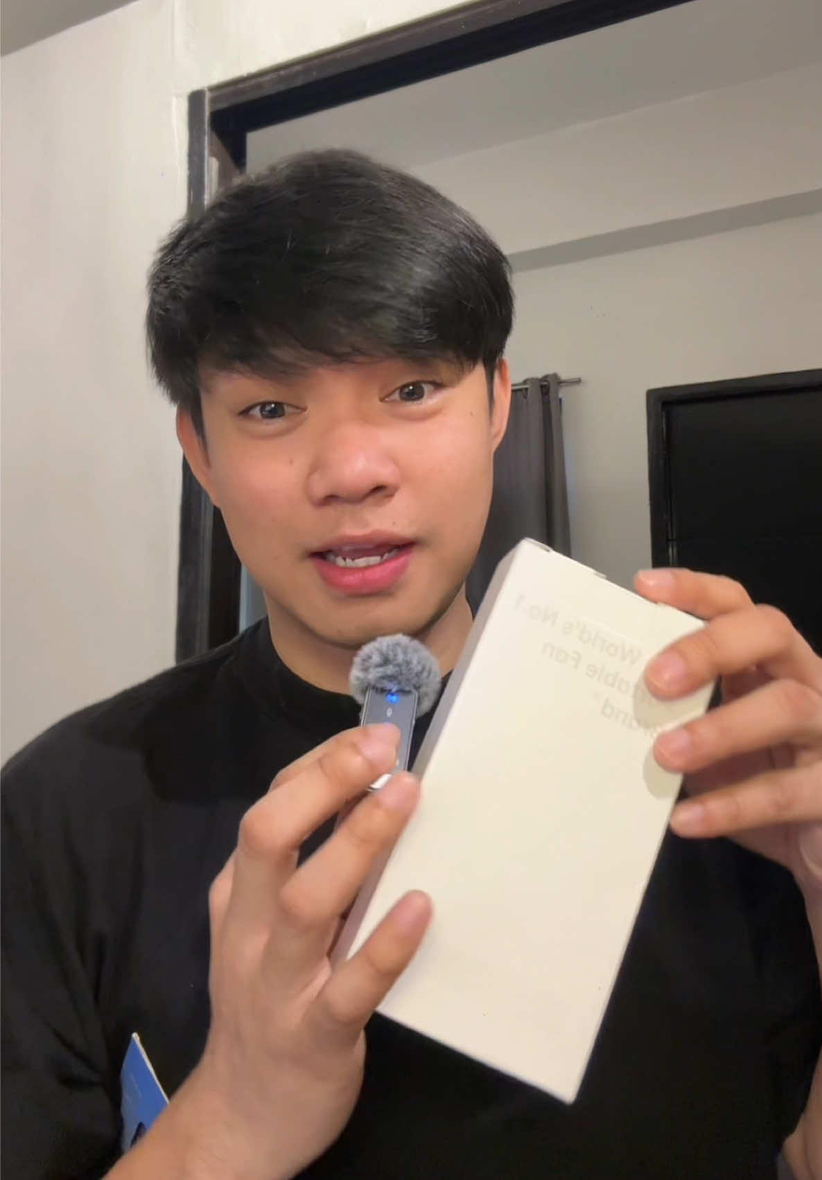 Kung naghahanap kayo ng mini fan na pwdeng ibulsa lang kapag di gagamitin ito na yun. Malakas, matibay and mura na din.