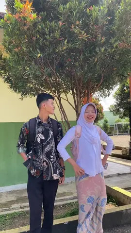 saltingnya bikin bunga terbang😭😭🚀 #surprise #harigurunasional #fyp #bunga #couple 