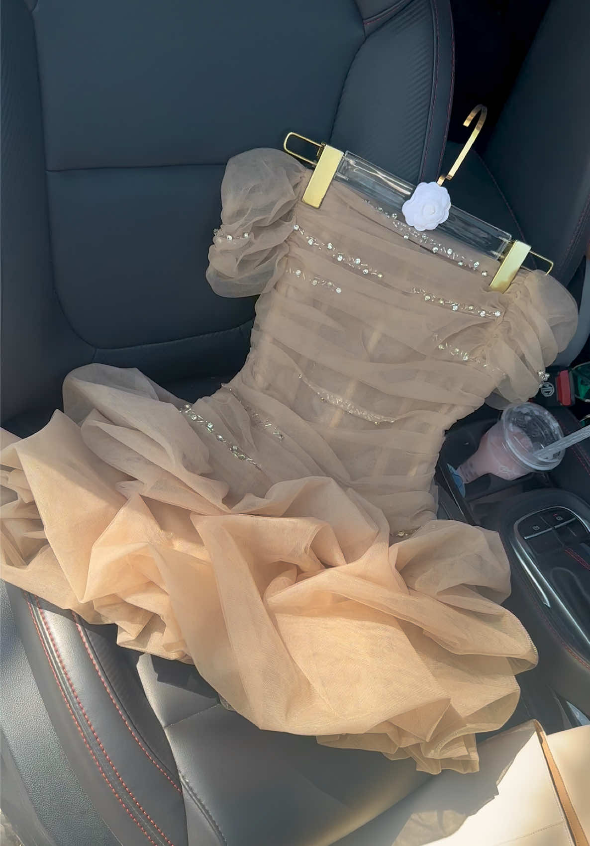 Giữ nguyên cái thời tiết thu đông nì cho em, mặc gì cũng được á 😝 #vaythietke #vayxinh #viral #váy 