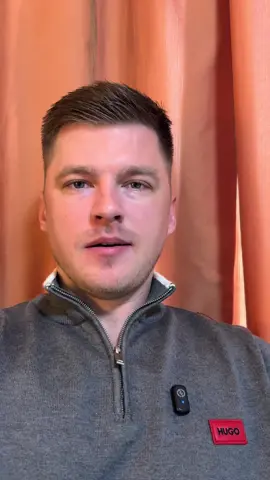 Частый вопрос на приёме: «Доктор, а какие побочки?» 🫣 Рассказываю о самых распространённых в начале приёма антидепрессантов. Часто они временны и проходят за 1-2 недели. ТОП-3 частых «спутника»: 1. Желудочно-кишечные расстройства. Тошнота, дискомфорт. 👉 Совет: принимайте таблетки во время еды. 2. Изменение сна и бодрствования. Сонливость днем или трудности с засыпанием вечером. 👉 Совет: обсудите с врачом время приема препарата (утро/вечер). 3. Головная боль, головокружение. 👉 Совет: пейте достаточно воды, избегайте резких движений. ПОМНИТЕ: Ваш врач подбирает терапию индивидуально. Не терпите сильный дискомфорт — всегда сообщайте о нем! Вместе мы найдем решение. А с какими проявлениями сталкивались вы? Делитесь в комментариях (без названий препаратов!). Это поможет другим понять, что они не одни. #психиатр #психотерапия #антидепрессанты #побочныеэффекты #депрессия #тревога #здоровье #психогигиена #ментальноездоровье #инстаграмблог #нестыдно #лечитьсянормально