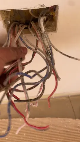 اقسم بالله لو أعرفك لزعلك اوي😢😢😢#الشعب_الصيني_ماله_حل😂😂 #كهرباء #تشطيبات 