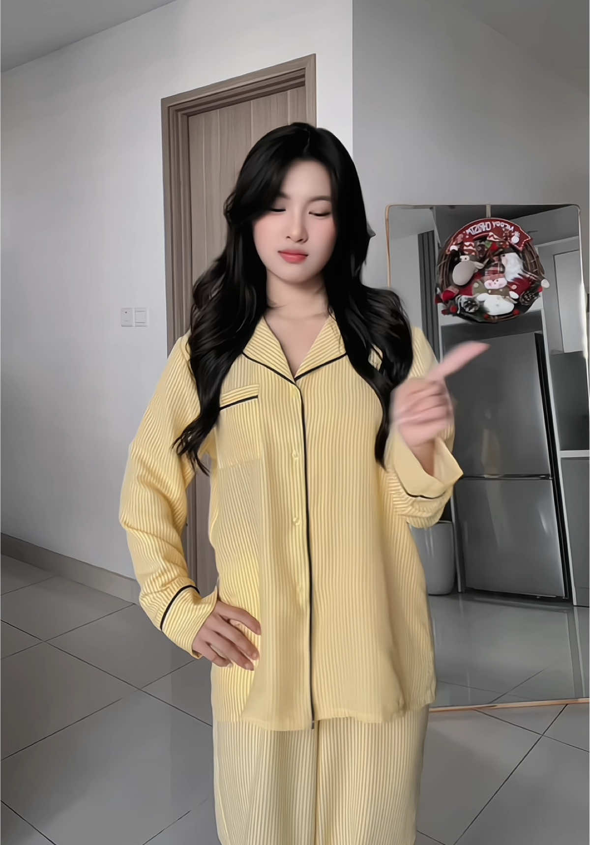 Set đồ ngủ này màu vừa xinh vừa giúp sáng da #ngoquynhrv #donguxinh #outfit #outfitmuadong #phoidoxinh 