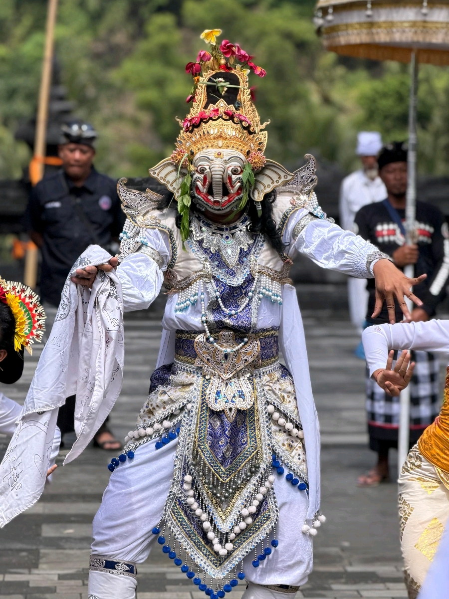 Ritatkala Hyang Ghana Katuran Mesolah Ring Puncak Pujawali Soma Kliwon Kuningan Pemacekan Agung ring Pura Catur Parhyangan Ratu Pasek Linggih Ida Bethara Mpu Gana di Punduk Dawa. #semetonpasek #pasek #humaspcpratupasek #humaspcpratupasek 