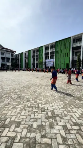 Tari massal Bedana Tayuhan SMPN.1 Krui