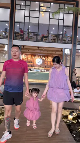 Dẫn kem đi chơi thôi #tranngocphuongmai #mebau #doisong #mairis #vochong 