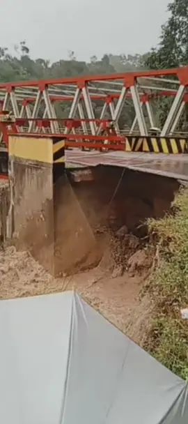 WILAYAH TAPTENG, SIBOLGA, TAPUT BERDUKA. BANJIR DAN LONGSOR MELANDA WILAYAH ITU AKIBAT TURUN HUJAN LEBAT. @DPR RI @gerindra @Kementerian Sekretariat Negara @Gibran Rakabuming @Sekretariat Kabinet RI @humas_poldasumut #fypage #fyppppppppppppppppppppppp #fyp 