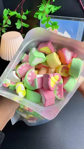 Nó ngọt vừa phải thui, xong ăn nó thơm cuốn vc #keobonggon #keobonggonngotngao #keomashmallow #keobong#huongchiase74 