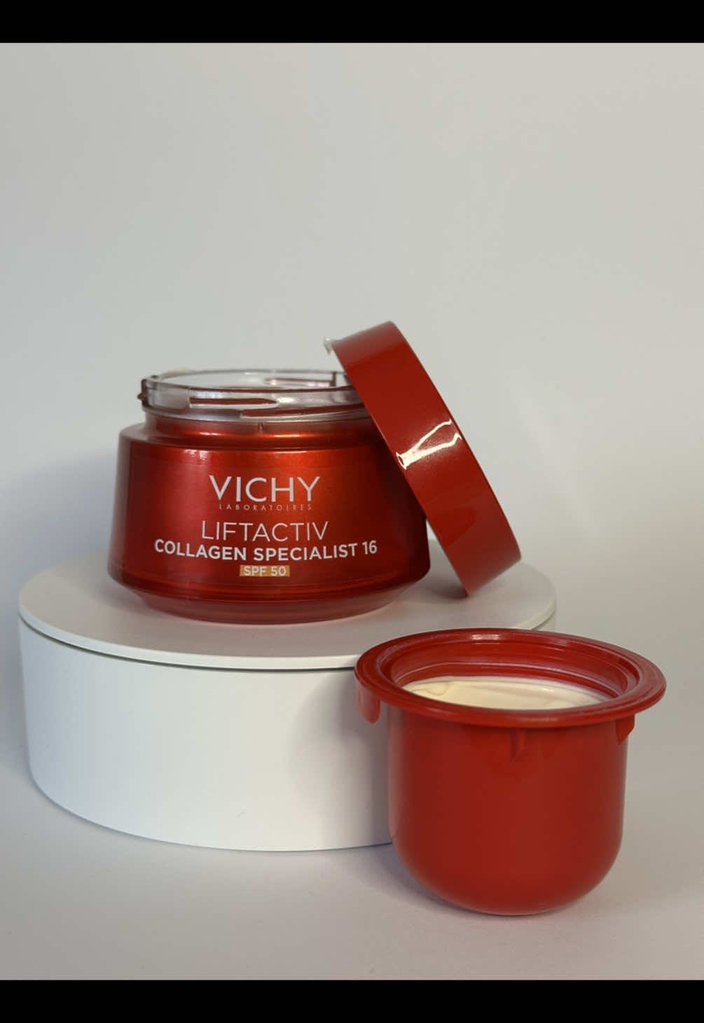 Are YOU ready pentru prima cremă de față marca @vichylaboratoires cu spf 50? 😱❤️ Este perfectă și ca bază pentru machiaj, vă spun din experiență, atât timp cât este aplicată zilnic, de preferabil dimineața, pentru a proteja tenul pe tot parcursul zilei. Iar partea cea mai tare este că poți păstra borcănelul din sticlă și achiziționezi doar rezerva separat! ❤️ @vichylaboratoires #vichy @all2test_ro #fy #viral