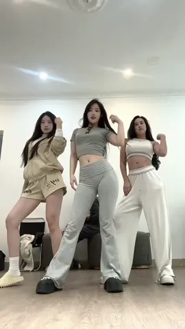 Em xinh 😙 #tiktokviral #foryoupage #dancetrend 