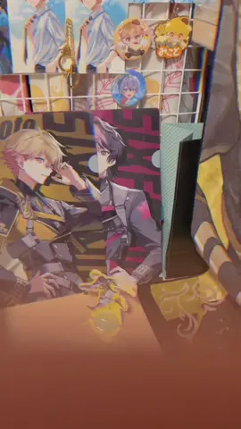 みこちゃん誕生日おめでとう(*´꒳`*)ぬいぐるみ視点でグッズ紹介撮り方適当だよ… 1年半で集めたグッズです、私これかっこよ！かわよ！で１個ずつしか買わないから同じものが何個も無くてグッズが少ない（ ;  ; ）いつかは強オタになれるよう頑張る！みこちゃんの誕生日毎年この撮り方にしよっかな… #シクフォニ #シクフォニみこと #シクフォニみこと誕生日 #みこと #みこと王子に祝福を2025 