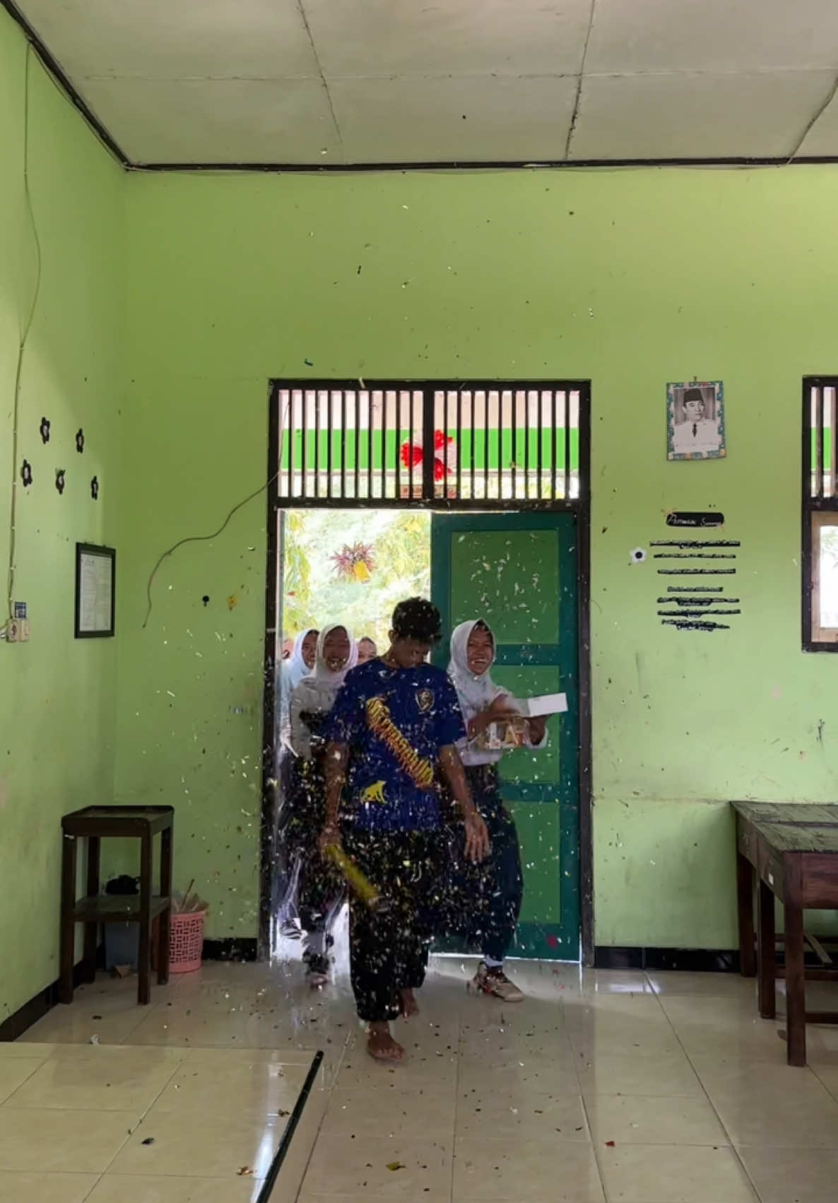 Terimakasih teruntuk murid-muridku #harigurunasional #hariguru #HGN #guru #surprise 