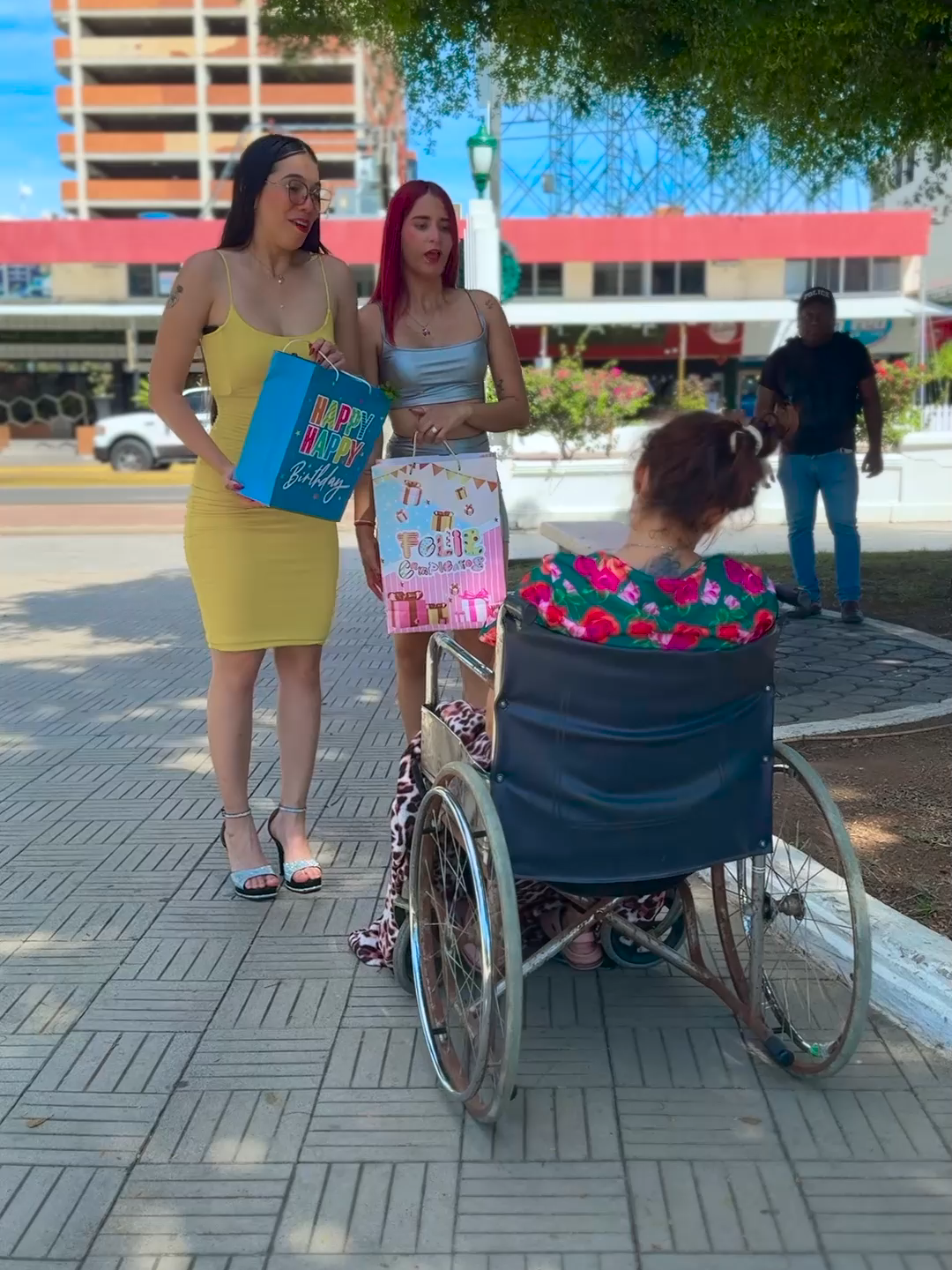 Parte 1 | Llego de sorpresa al cumpleaños de su madre y el sorprendido fue el#reflexionesdelavida #flypシ #short #vira #reflexiondeldia #shorts