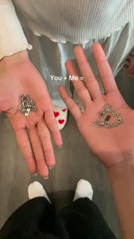 imagine the bad girl gifting you this😚😋. #gelangcouple #giftideas 