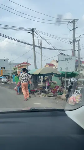 Mặc gì giây phút này không còn quan trọng nữa rồi lạc quan xíu nhaaa PHÚ YÊN CỐ LÊN ❤️💪💪 #lulutmientrung 