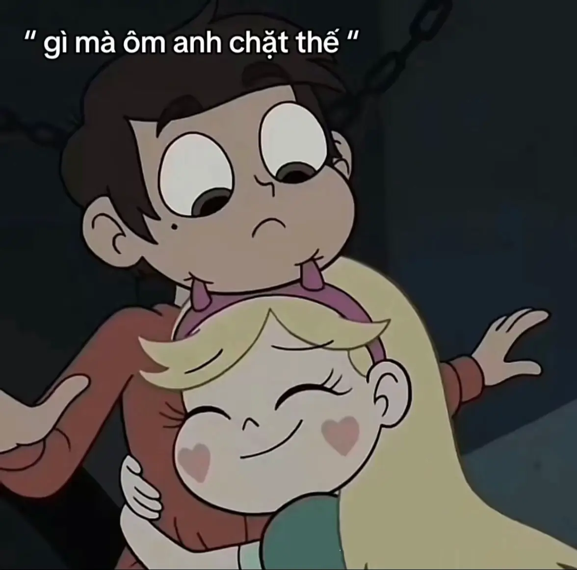 Hôm đó, tôi đã ôm anh thật lâu, lâu hơn bất kỳ cái ôm nào trước đây. Tôi siết anh thật khẽ, thật nhẹ nhàng, như sợ nếu lỡ mạnh tay một chút thôi cũng sẽ làm vỡ tan khoảnh khắc cuối cùng ấy. Bởi vì tôi biết… lần này chúng ta xa nhau không còn là tạm biệt nữa, mà là mãi mãi. Tôi đã biết trước điều đó, nên từng cái chạm, từng hơi thở cạnh anh, tôi đều cố ghi thật sâu vào lòng mình — như một ký ức cuối cùng mà cả đời này tôi sẽ mang theo. #xh 