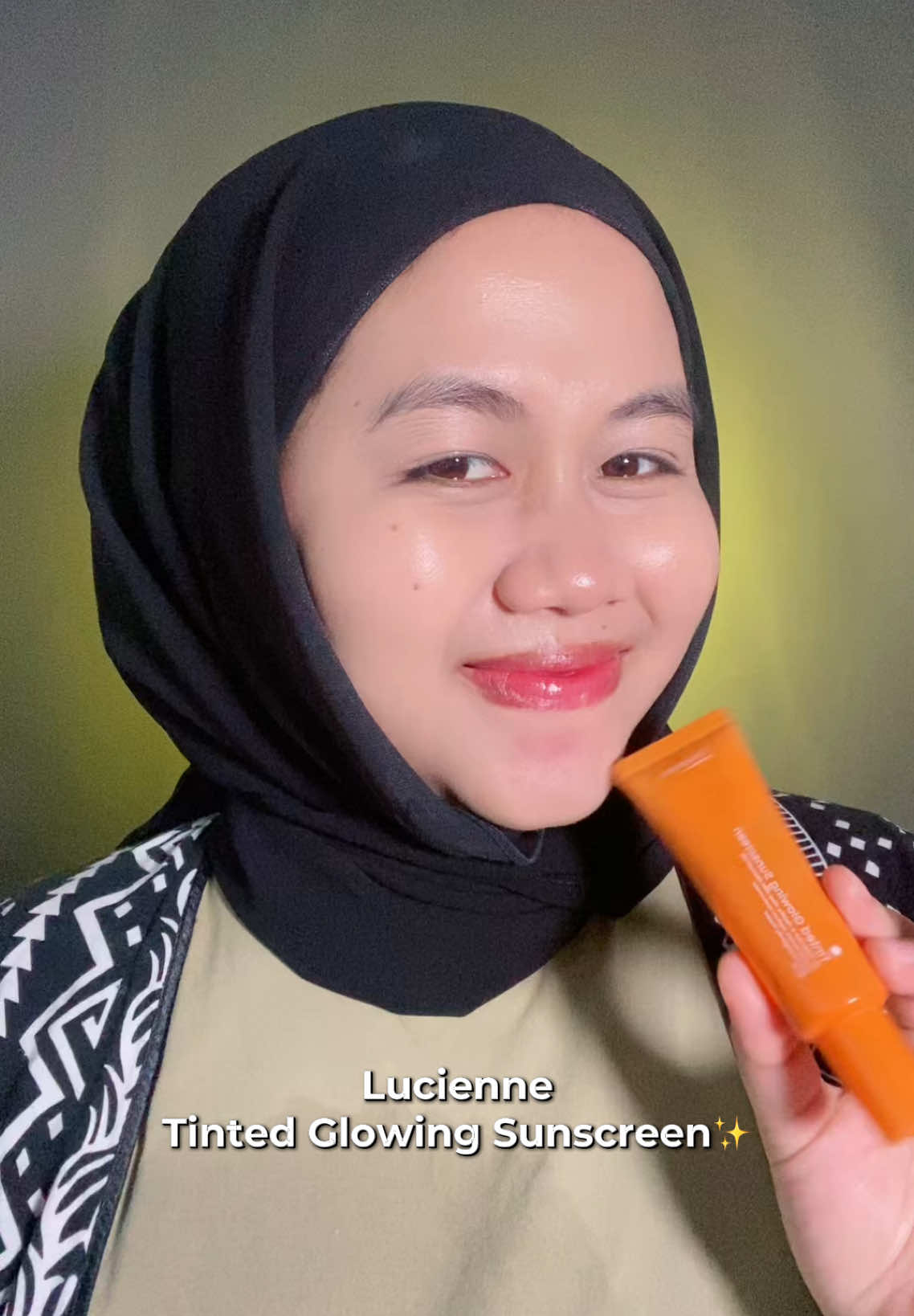 Tinted Glowing Sunscreen #lucienne silahkan dicoba!!! Recomended bgt!!! #tintedsunscreen 