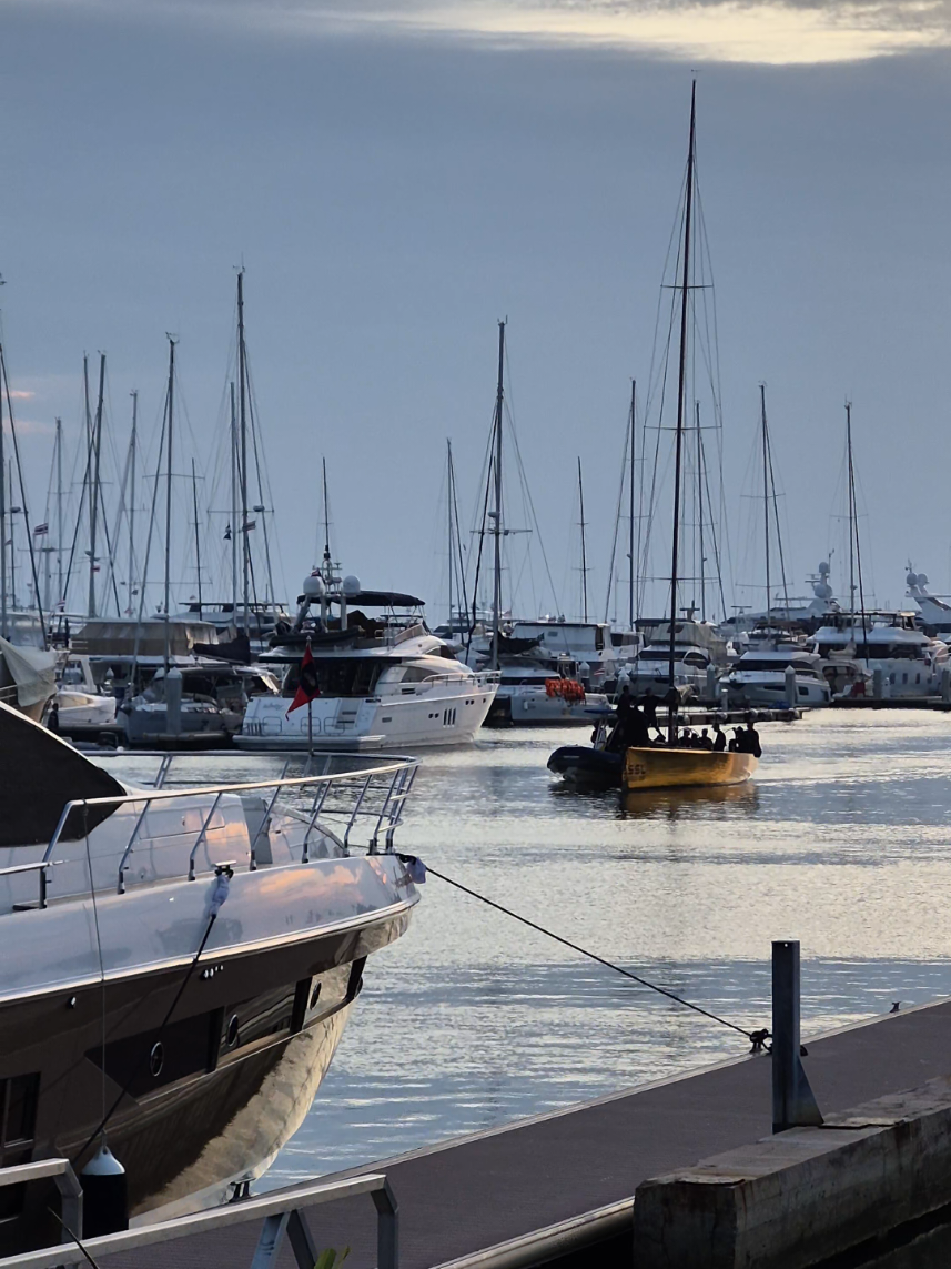 นับเป็น​ความบังเอิญ​อันน่าประทับใจ ในการไปเที่ยวพัทยา​ครั้ง​นี้  ที่ได้รอรับเสด็จ​ พระราชินีสุทิดา ขณะกลับจากทรงฝึกซ้อมเรือใบ ในระยะใกล้มากๆ เรียบง่าย สง่างาม เป็น​กันเอง สมเป็น​ราชินี​ของชาวไทย🇹🇭 #พระราชินีสุทิดา  #สมเด็จพระราชินี #ทรงพระเจริญ 