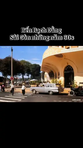 Bến Bạch Đằng Sài Gòn xưa.  • Thời Nguyễn – thế kỷ 19: Bến Bạch Đằng vốn là một bến sông tự nhiên dọc sông Sài Gòn, nơi ghe thuyền tấp nập, là cửa ngõ giao thương của Gia Định. • Thời Pháp thuộc: Người Pháp quy hoạch lại khu vực, xây cầu tàu, mở đường Charner (nay là Nguyễn Huệ), biến Bạch Đằng thành bến cảng quan trọng phục vụ thương mại và quân sự. • Thời 1950–1975: Bến Bạch Đằng là điểm lên xuống tàu, bến du thuyền, khu vực nhộn nhịp với khách sạn, nhà hàng, tàu buôn quốc tế. Đây cũng là nơi gắn liền nhiều ký ức Sài Gòn xưa. • Sau 1975: Khu vực tiếp tục được dùng làm bến tàu, cảng hành khách và là không gian công cộng ven sông. • Hiện nay: Bến Bạch Đằng đã được chỉnh trang thành công viên ven sông, rộng thoáng, hiện đại, là điểm check-in, ngắm tàu buýt sông, ngắm hoàng hôn Sài Gòn và gắn với nhiều lễ hội văn hóa.  😍Đây là video được AI tái hiện lại hình ảnh Bến Bạch Đằng xưa, chỉ với mục đích giải trí và gợi nhớ về một góc Sài Gòn từng rất thơ mộng. Mọi chi tiết đều mang tính minh hoạ, không nhằm thay thế tư liệu lịch sử mà chỉ để lưu lại cảm xúc và vẻ đẹp của một bến sông từng in dấu thời gian. #saigonxua #benbachdanghcm #aivideo #xuhuongtiktok 