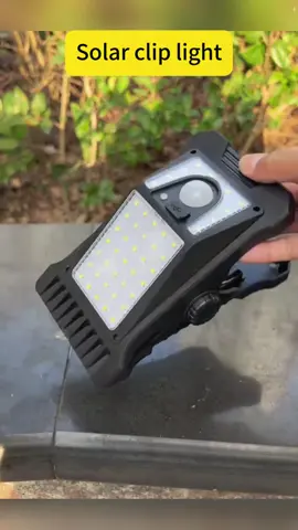 This little clip-on light is so convenient—just clip it on and it lights up! Want to get one and try it out? #solargardencliplight #outdoorsolarlamp#hangingsolarlamp #ecofriendlylighting #SolarLight 