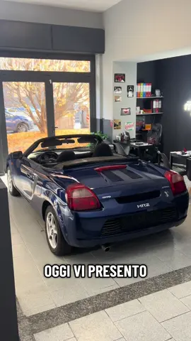 Toyota MR2 Anno 2000 1.800cc 140cv 155.000km Cambio manuale  Benzina euro 4 ➡️ KM CERTIFICATI  ➡️ CRONOLOGIA TAGLIANDI DIMOSTRABILE ➡️ PROVENIENZA GERMANIA  ➡️ UNICO PROPRIETARIO ➡️ DOPPIO TRENO GOMME E CERCHI IN LEGA ➡️ PREZZO COMPRENSIVO DI IMMATRICOLAZIONE E TARGHE ITALIANE ➡️ COMPRESA LUCIDATURA CARROZZERIA, LAVAGGIO INTERNI CON SANIFICAZIONE E TAGLIANDO COMPLETO ▪️Autoradio    ▪️Sedili sportivi ▪️Servosterzo ▪️Sedili riscaldabili  ▪️Computer di bordo  ▪️Clima  ▪️Airbag ▪️ABS ▪️Finestini elettrici  ▪️Chiusura centralizzata  ▪️Triple chiavi  Prezzo escluso passaggio di proprietà € 9.990  🛠 GARANZIA 12 MESI IN CONFORMITÀ DI LEGGE 📌 IMPORTO INTERAMENTE FINANZIABILE 🚗 VALUTIAMO IL RITIRO DELLA TUA AUTO 📞 Per ulteriori info o per prendere appuntamento per visionarla chiama senza impegno il 379 2149454 #mbautoalessandria #toyota #toyotamr2 #mr2 #jdm 