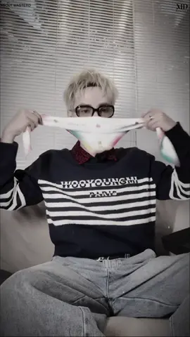 2 phiên bản khác nhau hả:)) #QuangHungMasterD #MasterD1stAlbum #hzangqhl #listean_grp #gdmu_grp♪ 