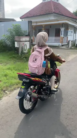 Laki” mana yang menyakiti mu mbak🤧@Ccelaraaa #agstyle5km #2stroke #fizr #masukberanda #4upage 