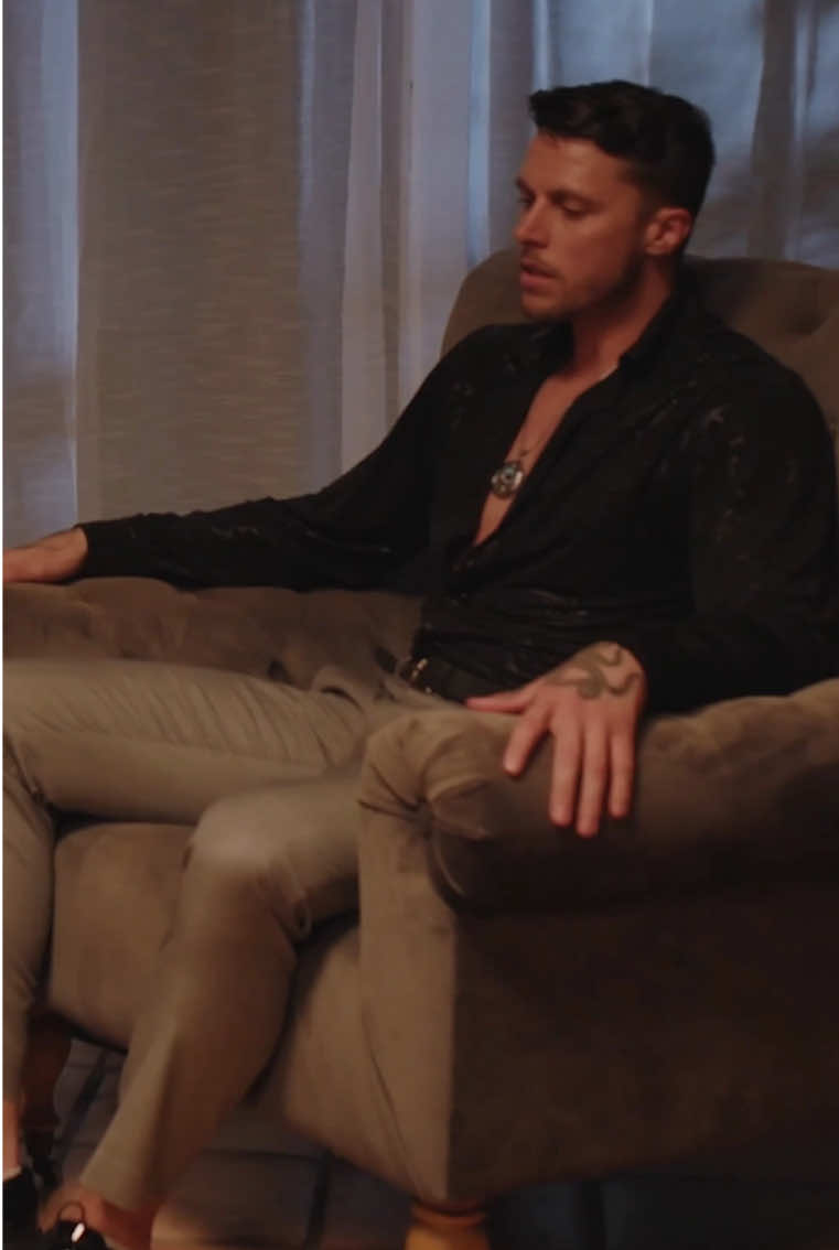 ⭐Continue the story here 📲 Find the full series on the 