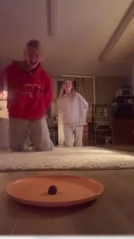 There are no hands to snatch food#funny#usa#food