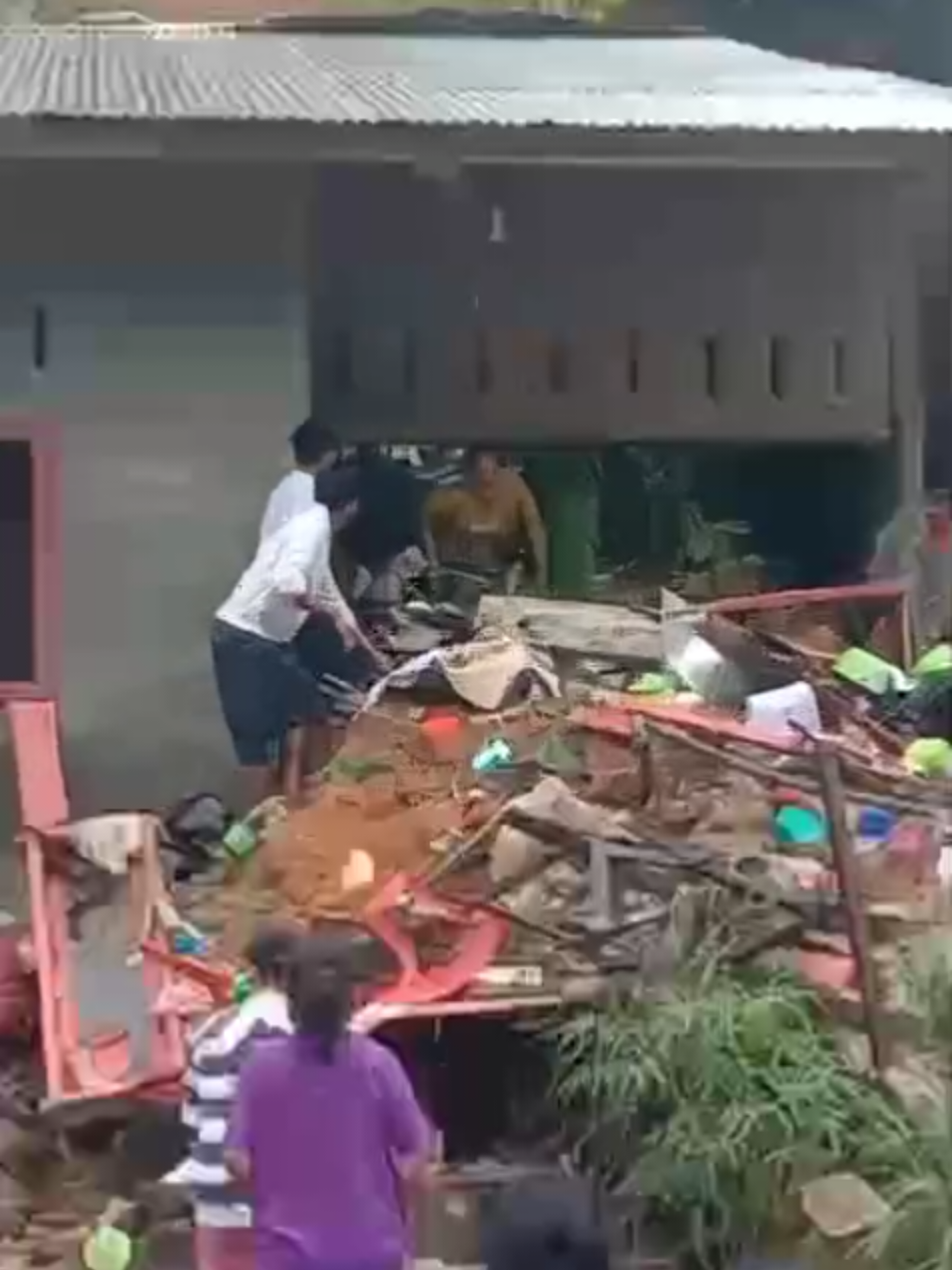 BANJIR DI SIBOLGA DAN RUMAH TERTIMBUN TANAH LONGSOR VIRAL HARI INI #banjir #sibolga #viral #tanahlongsor #hariini 