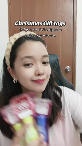 Ididikit mo nlng sa mga regalo, 500 pcs assorted designs pa. #fyp #Christmasgift #Giftgiving 