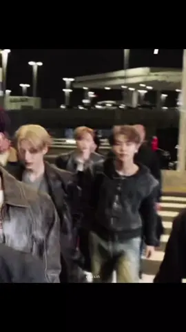 YAAAAAAA NEOMU HANDSOME XINLONGAAAAAA  preview today in airport #xinlong #hexinlong #ald1 #xyzbca #fyp  vid. Dispatch