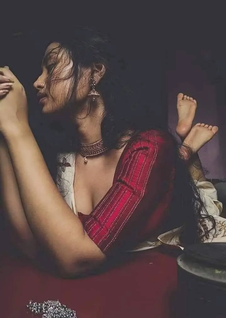 تا پېغلتوب بایللی ما پکښې ځوانۍ خاوری کړه دې انقلاب خو زمونږ ټوله زندګی خاورې کړه د قدرتونو ربه! واخله جوندن، سه پکار امن چې نه راځي، دنيا دې سمدستې خاورې کړه چې په يو ښار اوسو، خو پرېږدي پردي يو ځکه مې ستا د خپليدو تما بخي خاوري کړه وطنه! خدای د بر ته جوړ کړه، رحم وکړه دا د ويرو کيسه، دا تور تګلوری خاورې کړه موږه د سولې په تمه سترګې سپینې کړو د جنګ هره وسيله، هره کړن لاره خاوري کړه چې هر ماشوم د قلم او کتاب خوب وويني جهالت ته اور واچوه، ناپوهي خاورې کړه 