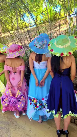 မော်ကွန်းသစ်ဒီဇိုင်နာသင်တန်းကသင်တန်းသူလေးတွေရဲ့ Handmade ဦးထုပ် Dress နဲ့အိတ်လက်ရာလေးများ