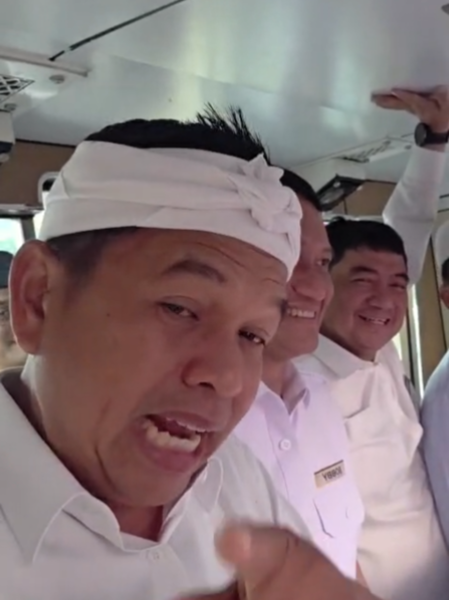 Ayam aja bisa patah hati ya, apalagi kamu, jangan ya dek ya jangan 😁😁😁